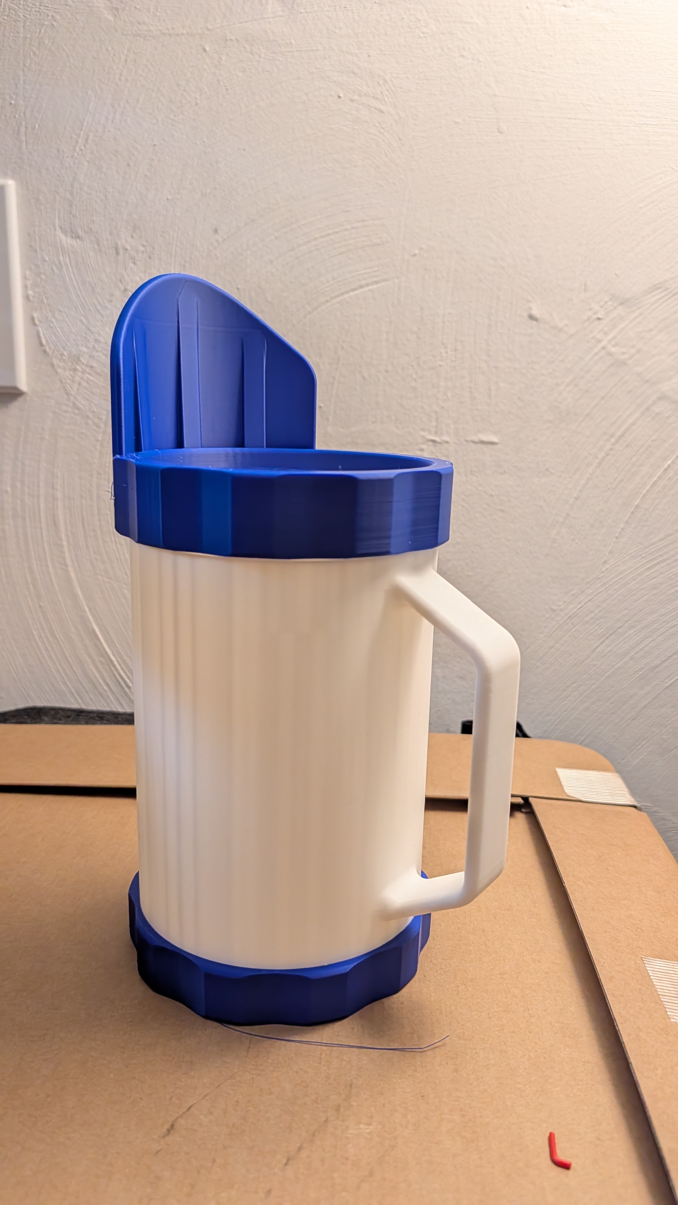 All parts of the first version ice melt shaker